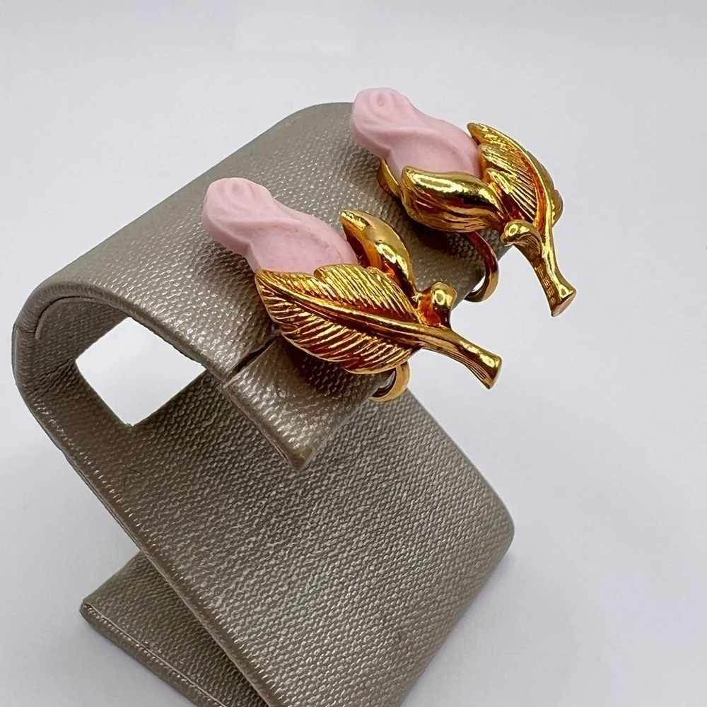 Vintage AVON Pink Rosebud Clip-On Earrings – Gold Tone Floral